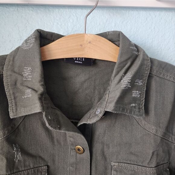 Vici NWOT distressed jacket (shacket) side pockets button front - Picture 7 of 13